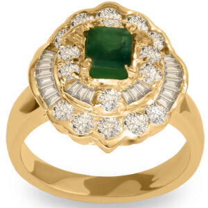 Emerald Center Stone ring in a14 k Yellow Gold Vintage Design