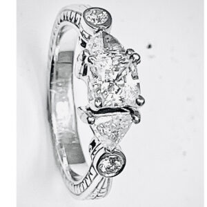 18K White gold princess cut center stone with 2 triangle and 2 round brilliant cut side stones